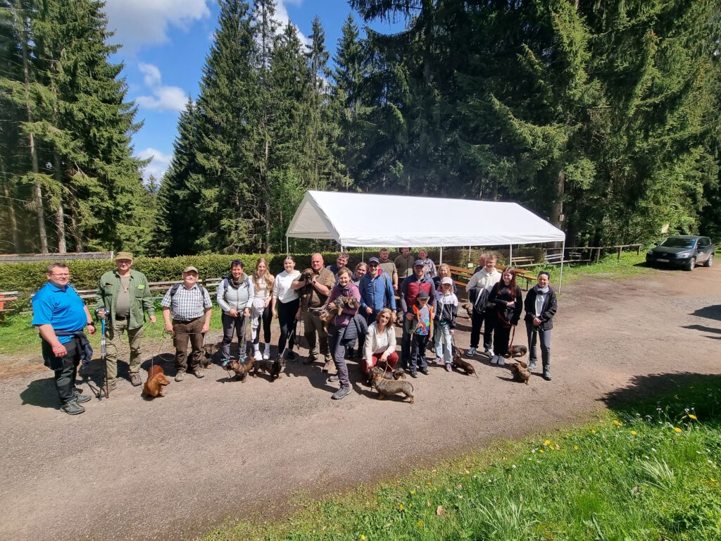 Teckelwanderung zur Langen Bahn Suhl-Mäbendorf